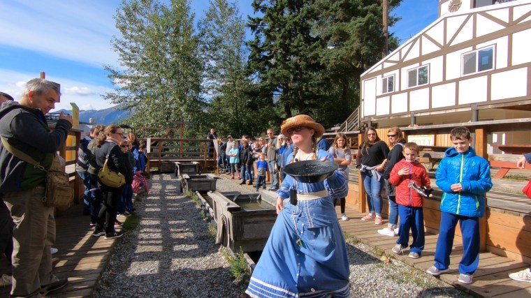 GoldPanning.00_01_03_21.Still001