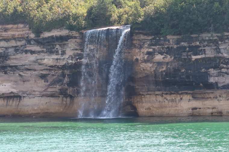 PicturedRocksFalls
